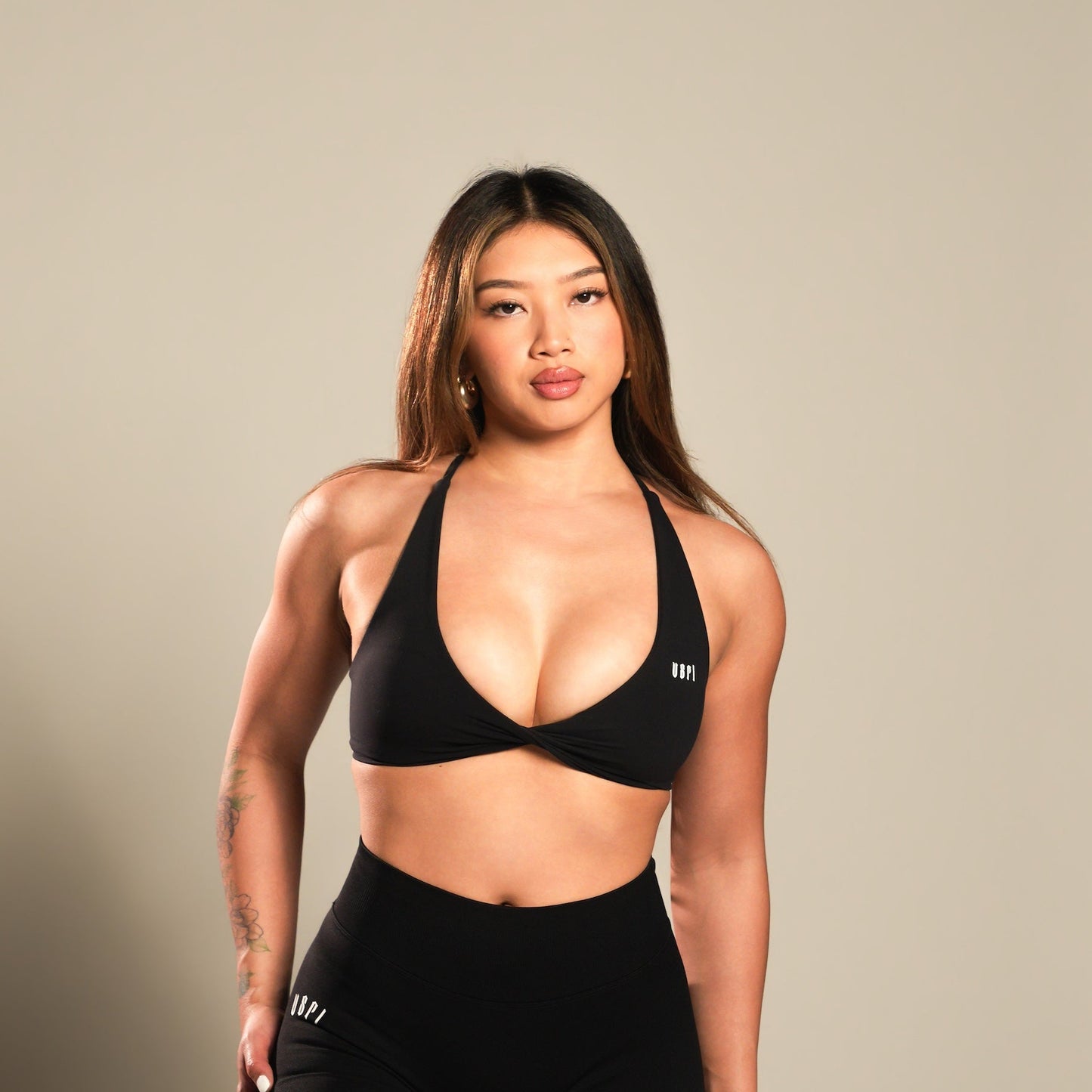VSRL Low Cut Crossback Sports Bra (Black)